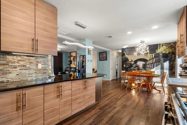 298 Wren St, Taunton, MA 02718