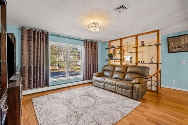 298 Wren St, Taunton, MA 02718