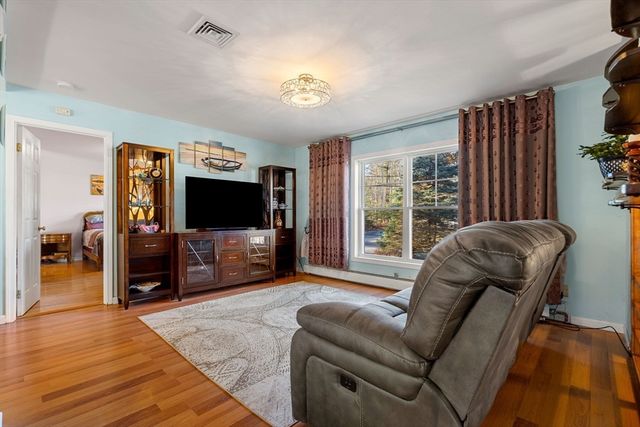 298 Wren St, Taunton, MA 02718