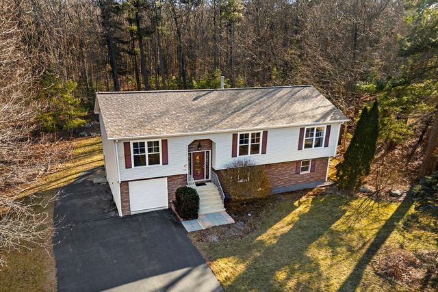 298 Wren St, Taunton, MA 02718