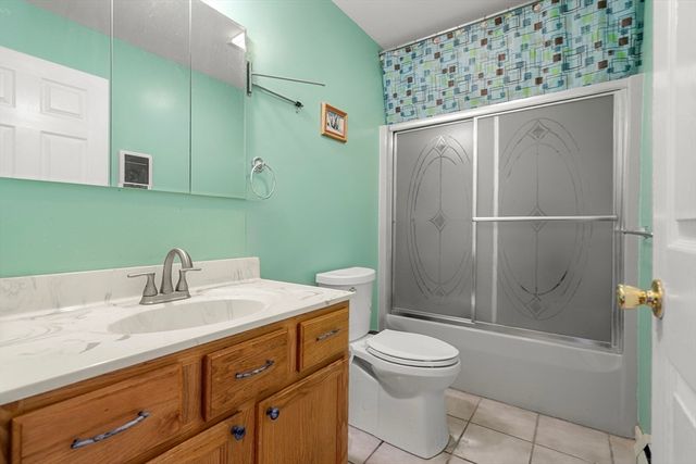 298 Wren St, Taunton, MA 02718