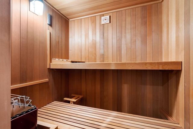 298 Wren St, Taunton, MA 02718