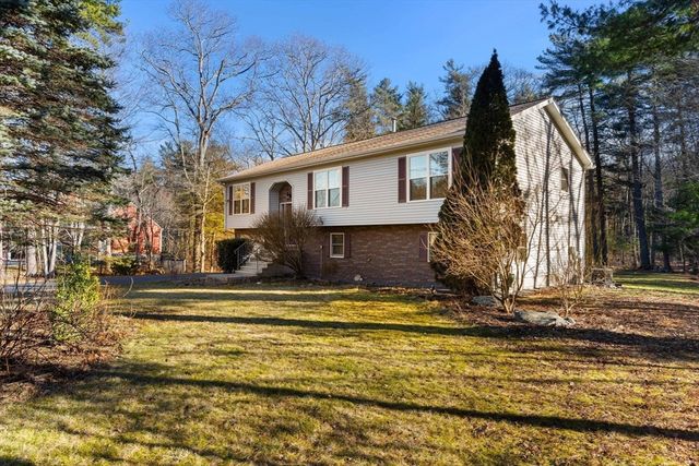298 Wren St, Taunton, MA 02718