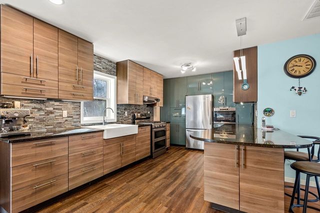 298 Wren St, Taunton, MA 02718