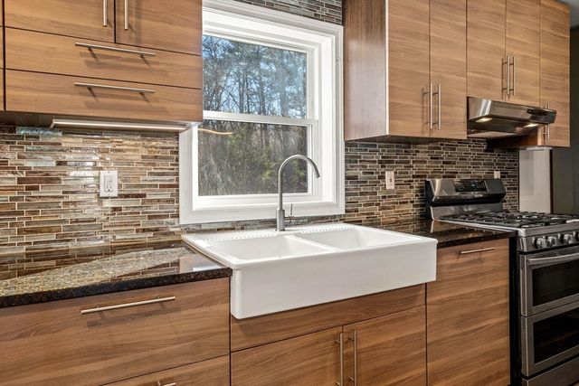 298 Wren St, Taunton, MA 02718