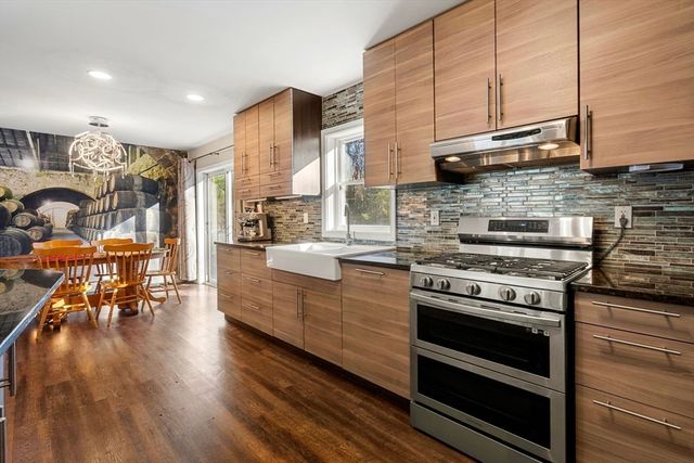 298 Wren St, Taunton, MA 02718