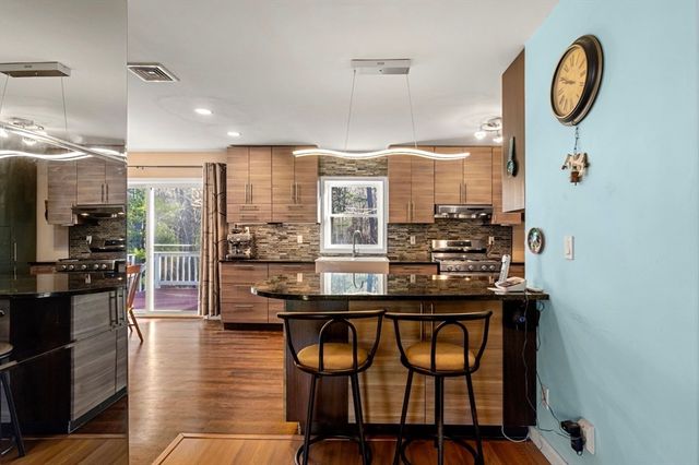 298 Wren St, Taunton, MA 02718