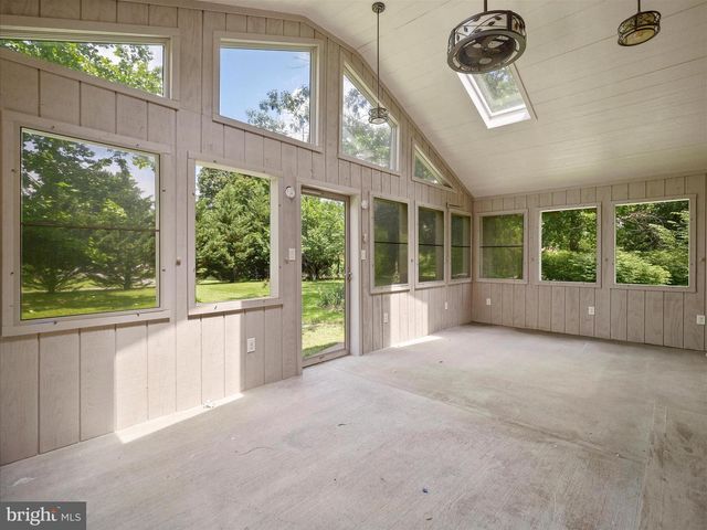 258 MERRIMACK, Falling Waters, WV 25419