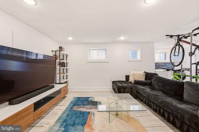 700 LONGFELLOW ST NW, Washington, DC 20011