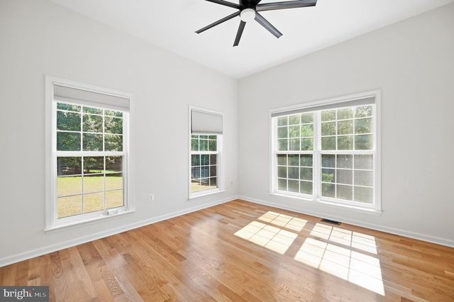 100 RIVER RIDGE LN, Fredericksburg, VA 22406