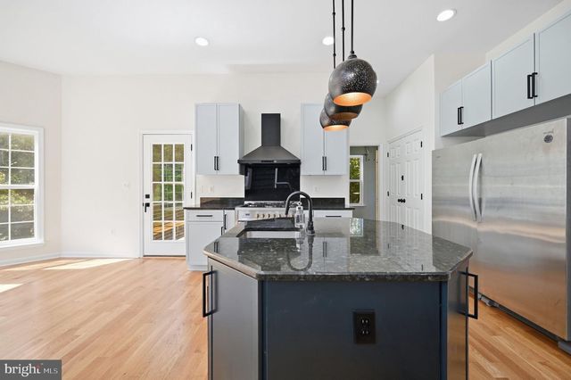 100 RIVER RIDGE LN, Fredericksburg, VA 22406