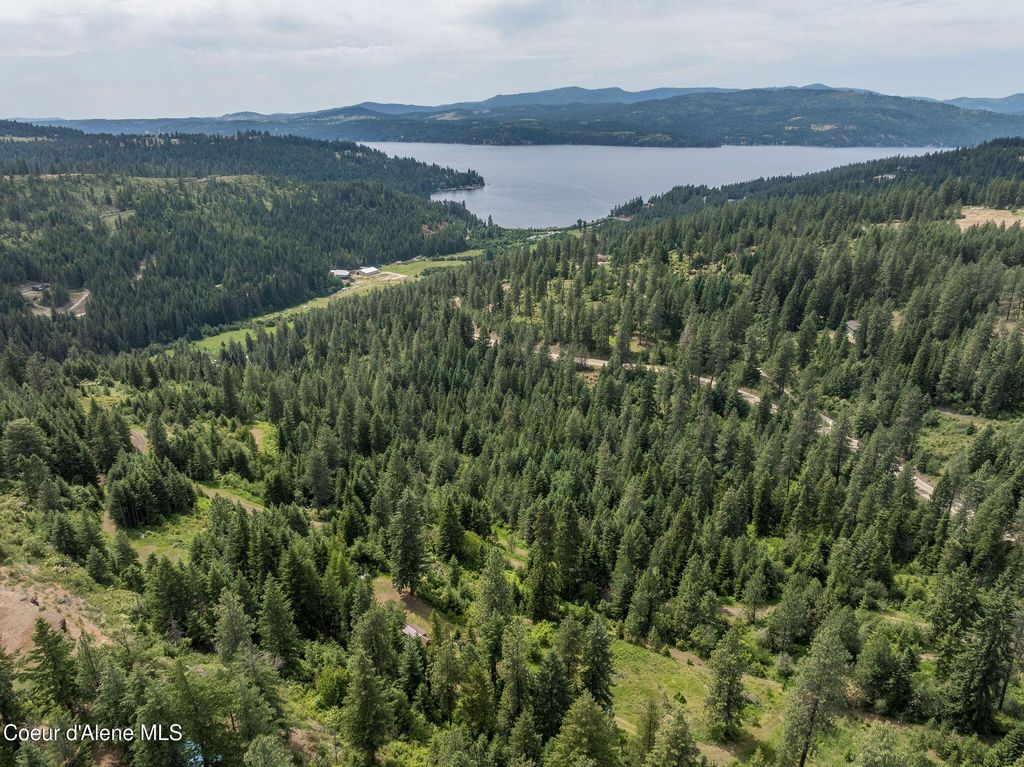 15040 S BENCH RD, Harrison, ID 83833