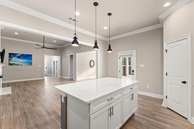 82 Campfire Cove, Freeport, FL 32439