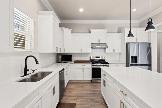 82 Campfire Cove, Freeport, FL 32439