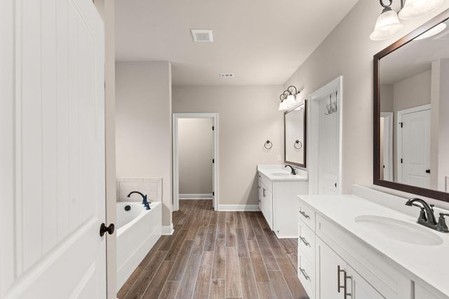 82 Campfire Cove, Freeport, FL 32439