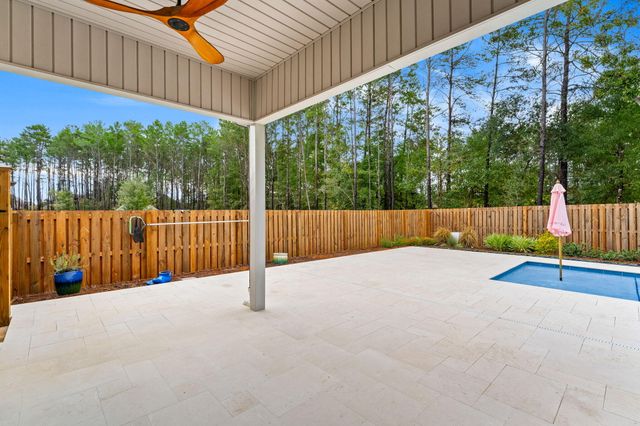 82 Campfire Cove, Freeport, FL 32439