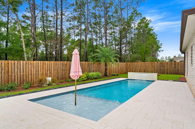 82 Campfire Cove, Freeport, FL 32439