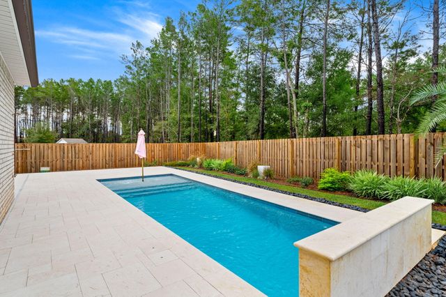 82 Campfire Cove, Freeport, FL 32439