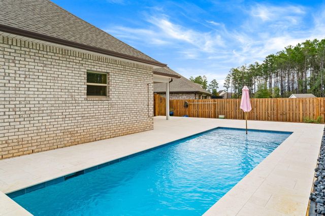 82 Campfire Cove, Freeport, FL 32439