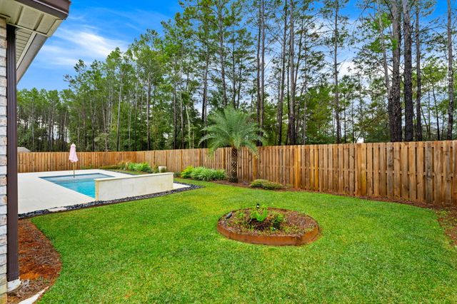 82 Campfire Cove, Freeport, FL 32439