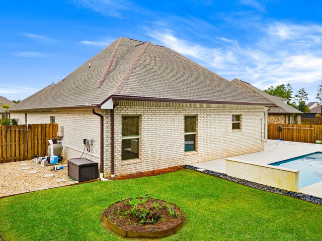 82 Campfire Cove, Freeport, FL 32439