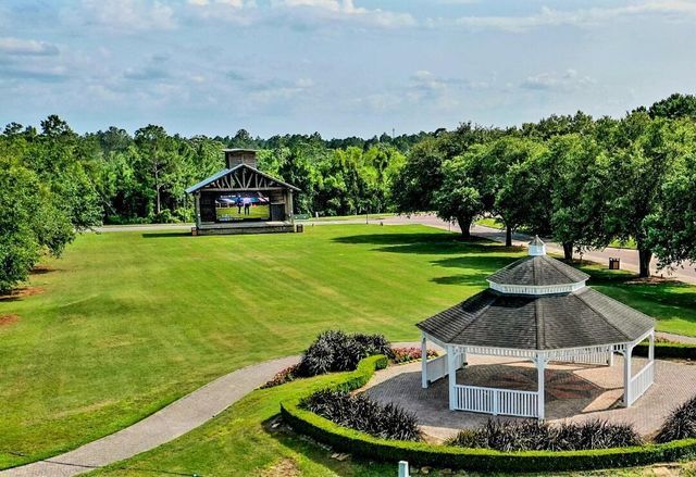 82 Campfire Cove, Freeport, FL 32439