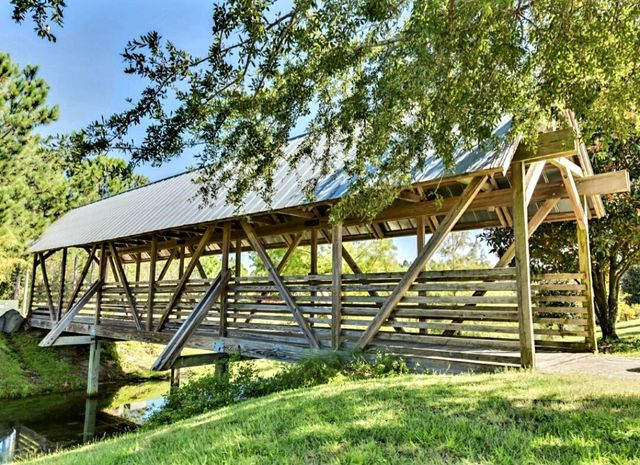 82 Campfire Cove, Freeport, FL 32439