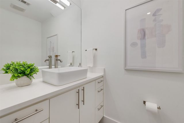 6420 Kenwood Avenue, Dallas, TX 75214