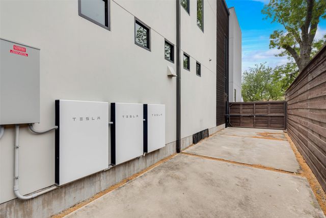 6420 Kenwood Avenue, Dallas, TX 75214