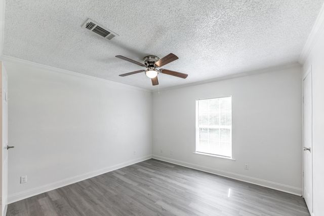 114 Varsity Circle, Huntsville, TX 77340