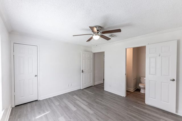 114 Varsity Circle, Huntsville, TX 77340