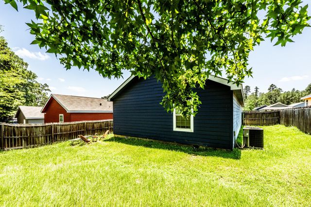 114 Varsity Circle, Huntsville, TX 77340