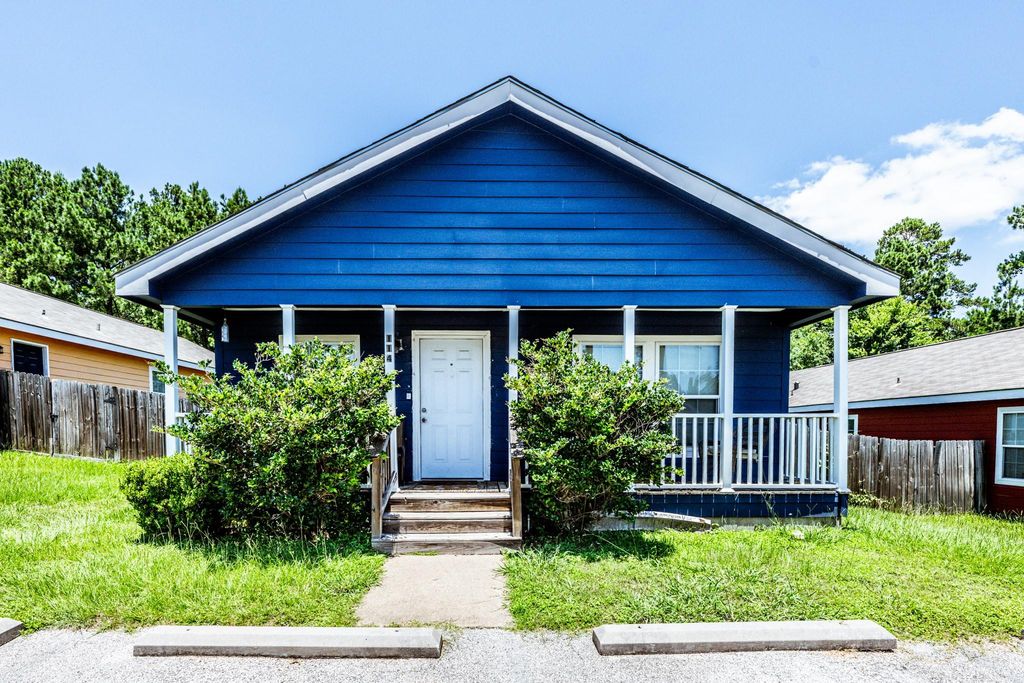 114 Varsity Circle, Huntsville, TX 77340