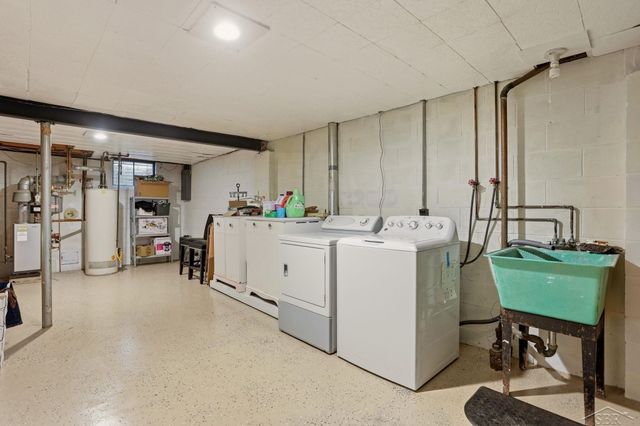 1111 E Washburn Place, Saginaw, MI 48602