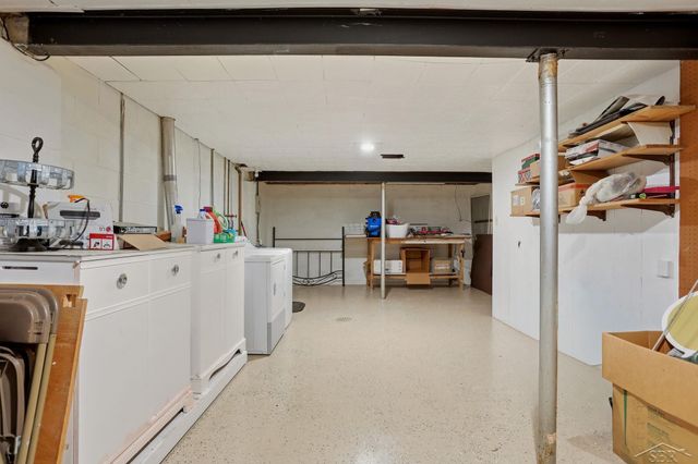 1111 E Washburn Place, Saginaw, MI 48602