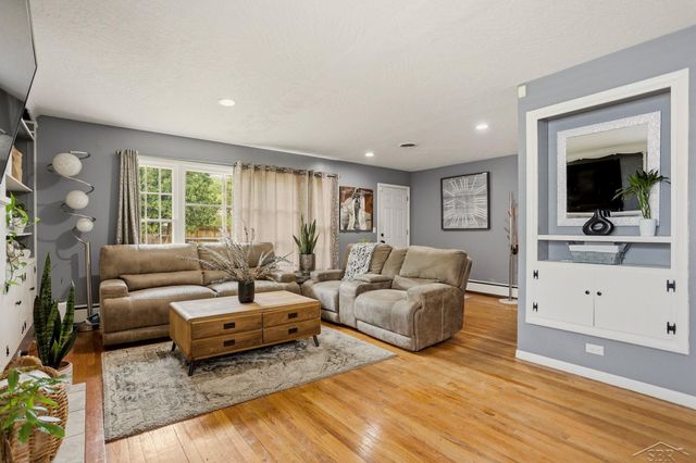 1111 E Washburn Place, Saginaw, MI 48602