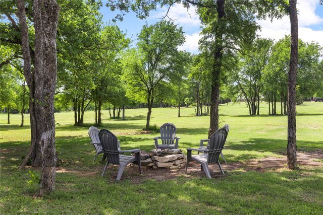 1383 Northshore Lane, Valley View, TX 76272