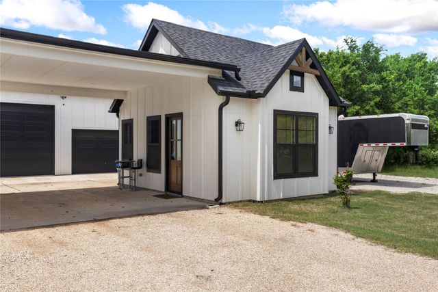 1383 Northshore Lane, Valley View, TX 76272