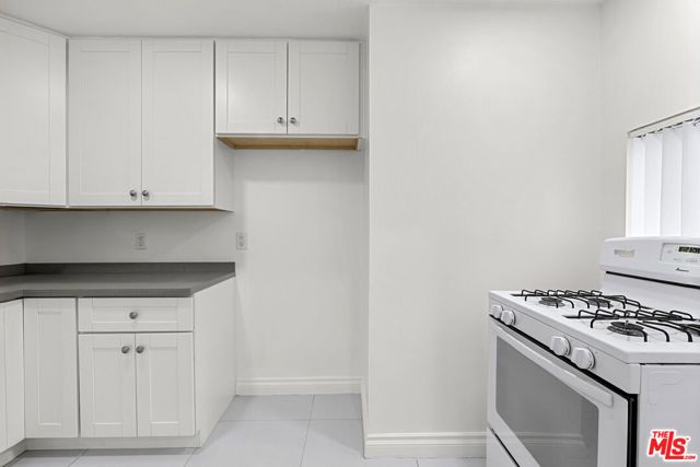 1170 N Bronson Avenue, Los Angeles, CA 90038