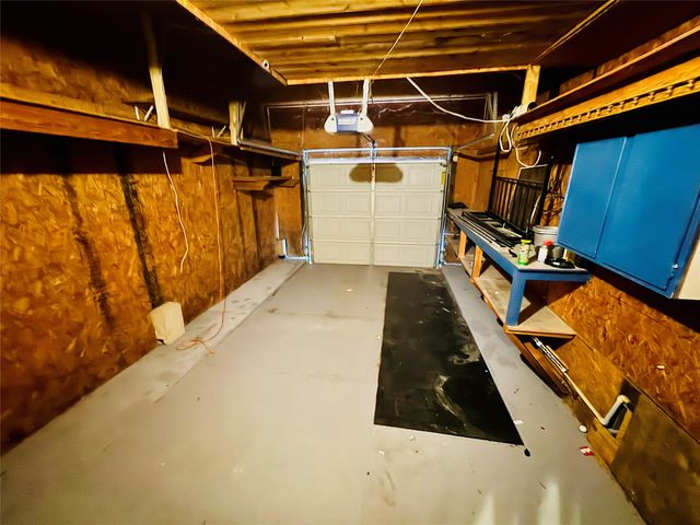 1712 Smokehouse Road, Granbury, TX 76049
