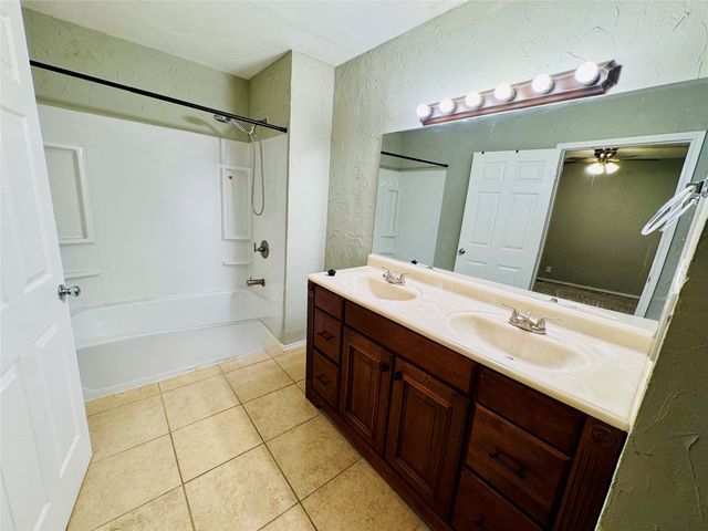 1712 Smokehouse Road, Granbury, TX 76049
