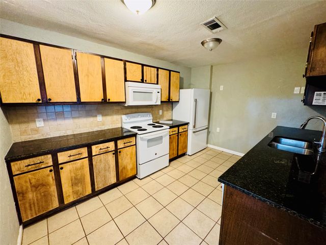 1712 Smokehouse Road, Granbury, TX 76049