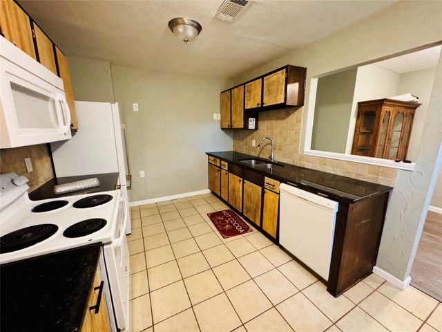 1712 Smokehouse Road, Granbury, TX 76049