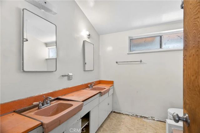 20253 Hamlin Street, Winnetka, CA 91306