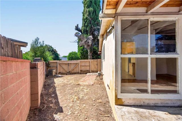 20253 Hamlin Street, Winnetka, CA 91306