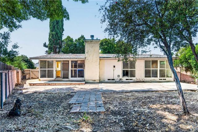 20253 Hamlin Street, Winnetka, CA 91306