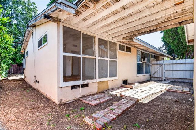 20253 Hamlin Street, Winnetka, CA 91306