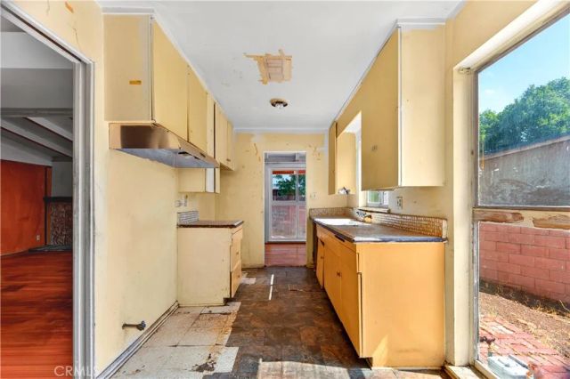 20253 Hamlin Street, Winnetka, CA 91306