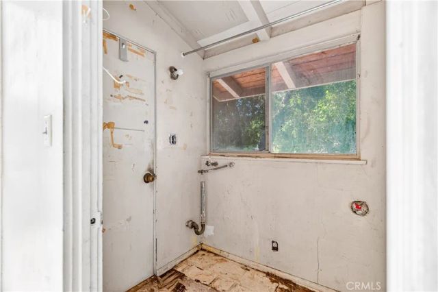 20253 Hamlin Street, Winnetka, CA 91306