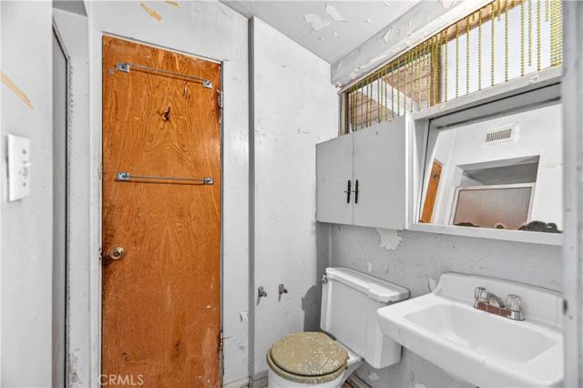 20253 Hamlin Street, Winnetka, CA 91306